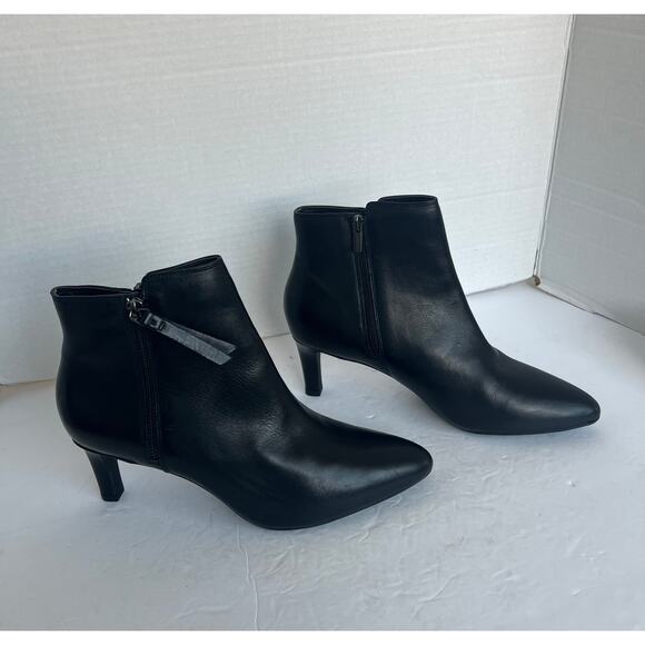 Clark’s Artisan Calla Blossom Black Leather Pointy Toe Low Heel Ankle Boots 10M - Picture 2 of 12